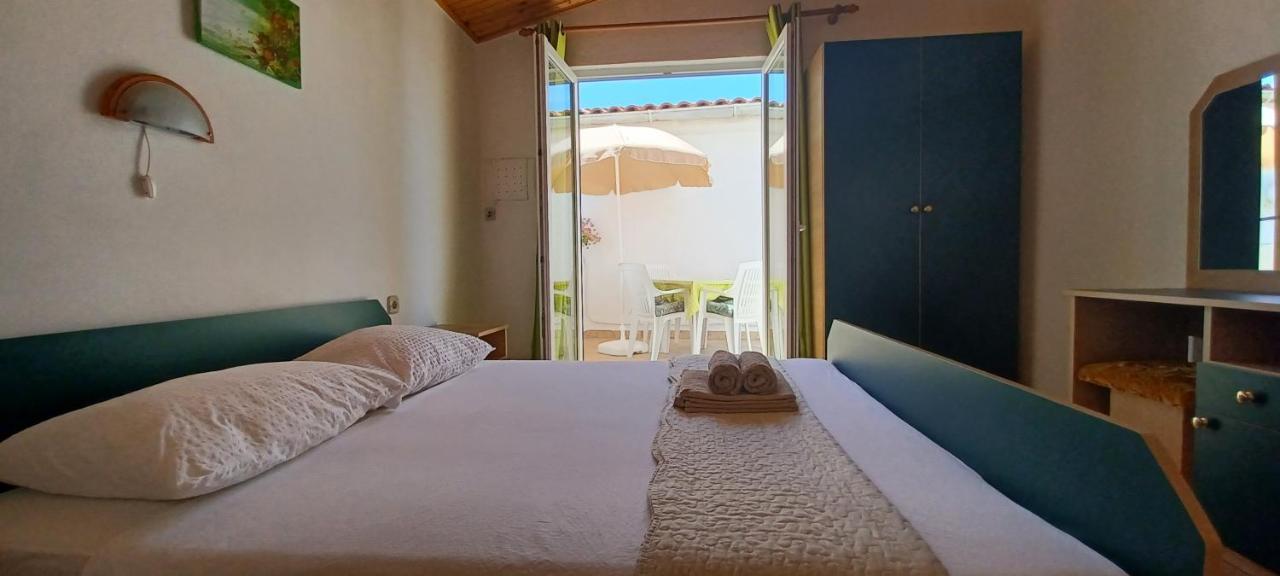 Apartments & Rooms Mila Banjol Екстериор снимка