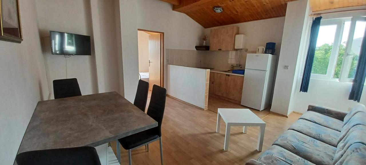 Apartments & Rooms Mila Banjol Екстериор снимка