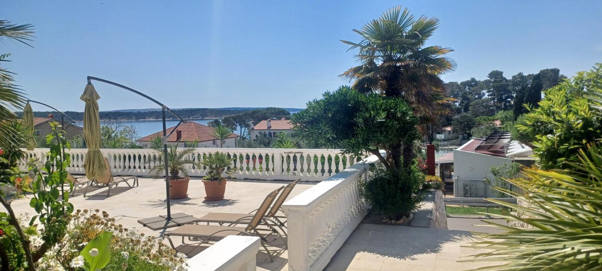 Apartments & Rooms Mila Banjol Екстериор снимка