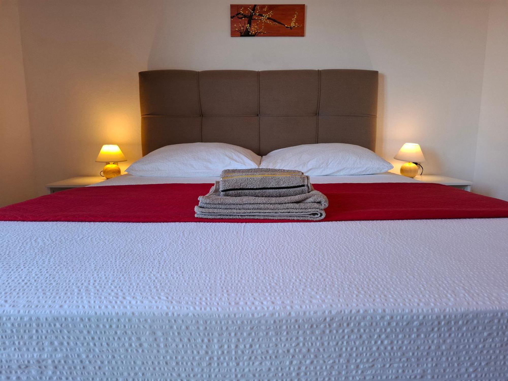 Apartments & Rooms Mila Banjol Екстериор снимка